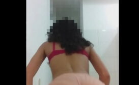 Porno caseiro bunda perfeita rebolando na webcam caiu na net